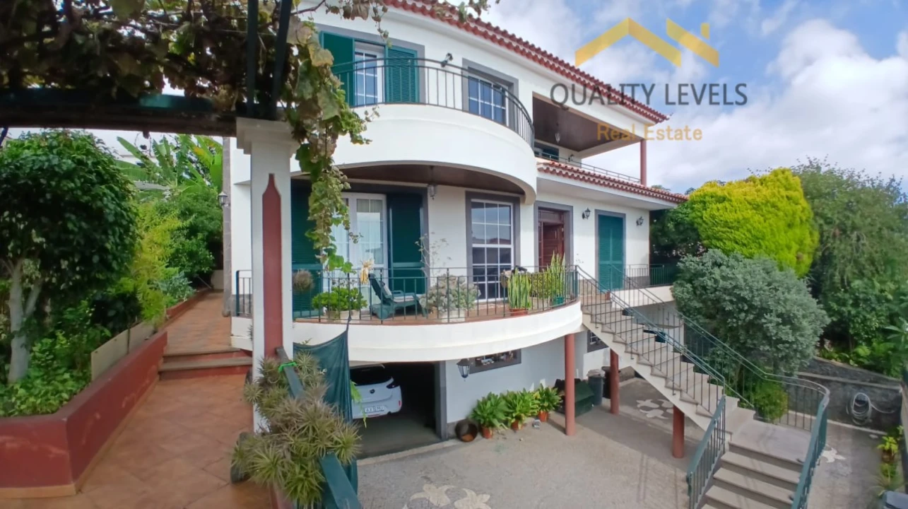 Moradia T4 para Venda em Funchal (Santa Maria Maior) Foto 2