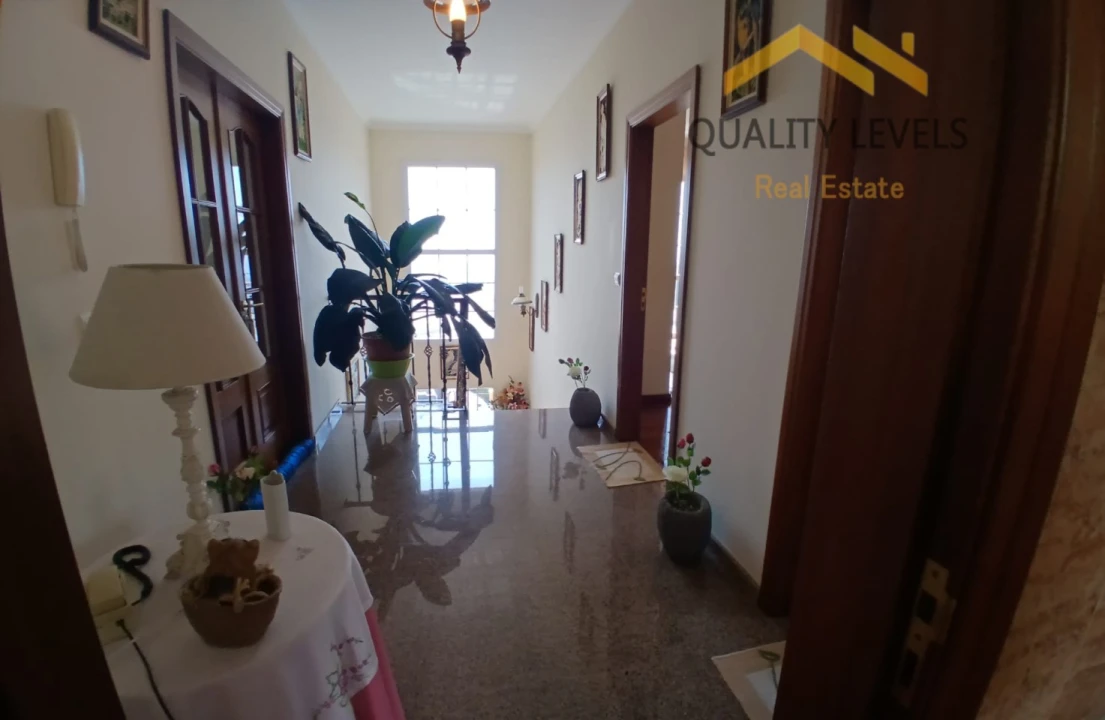 Moradia T4 para Venda em Funchal (Santa Maria Maior) Foto 10