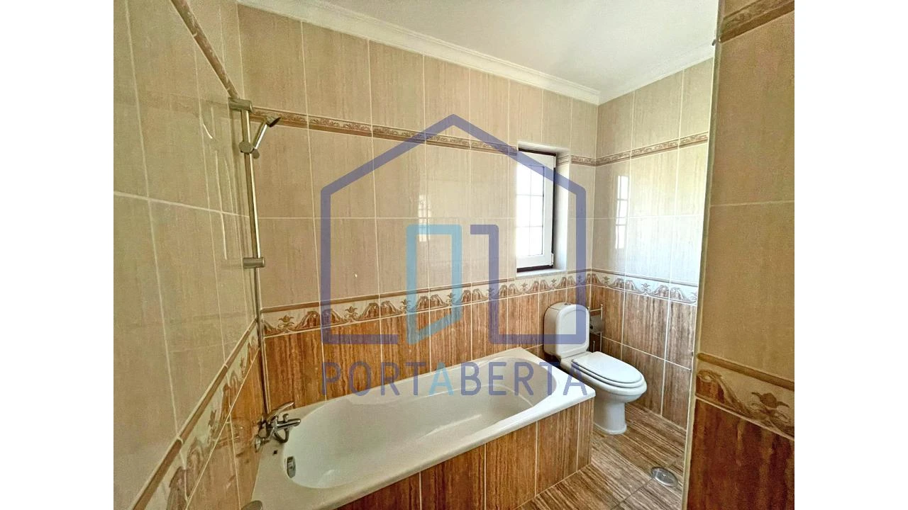 Moradia T3 para Venda em Santa Cruz/Trindade e Sanjurge Foto 19