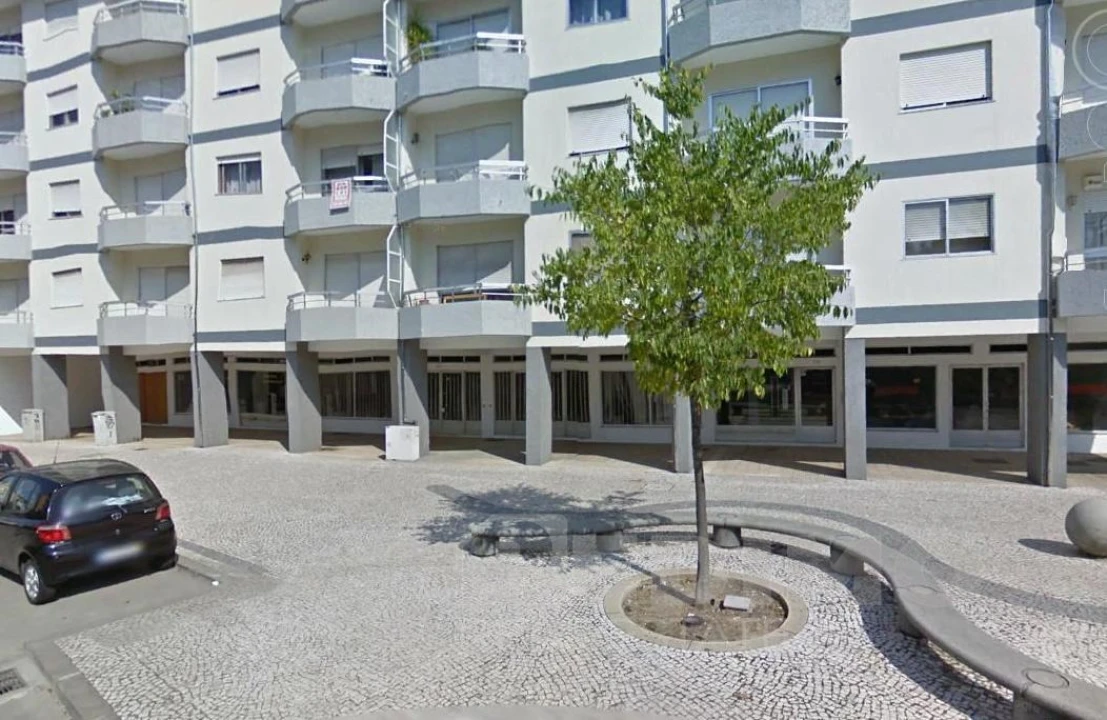 Loja para Arrendamento em São João da Madeira Foto 4