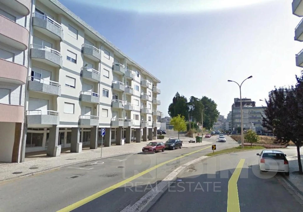 Loja para Arrendamento em São João da Madeira Foto 5