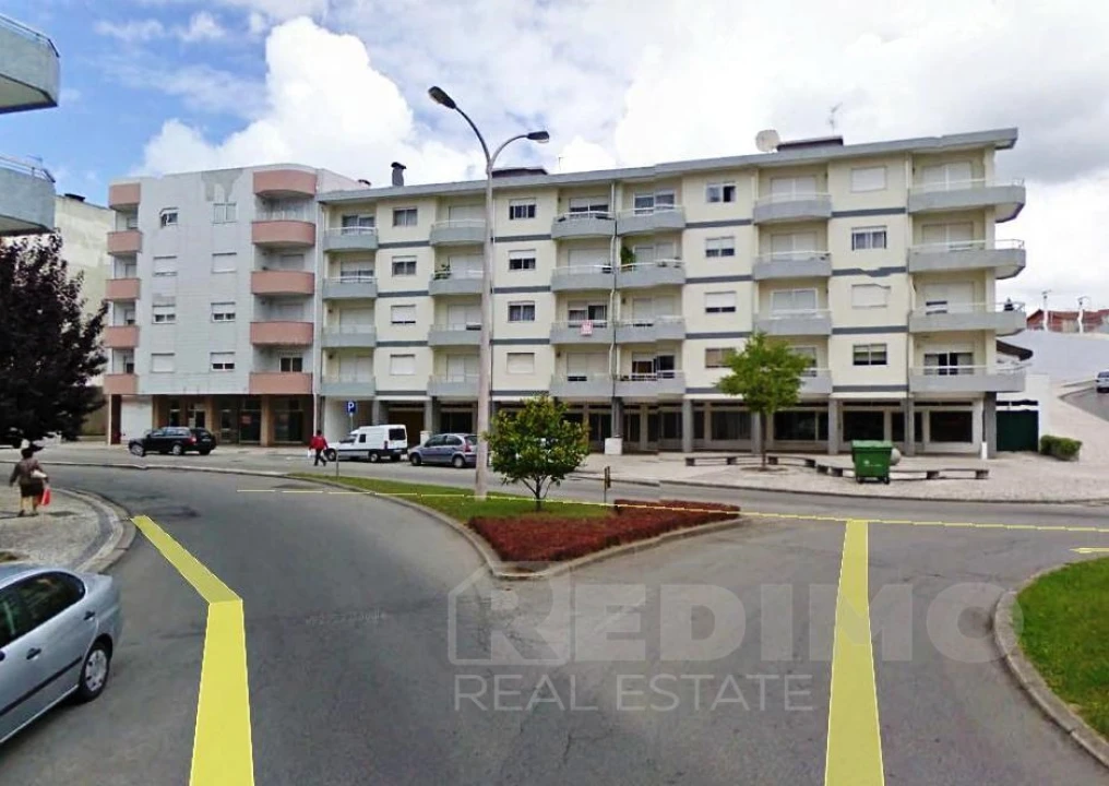 Loja para Arrendamento em São João da Madeira Foto 9