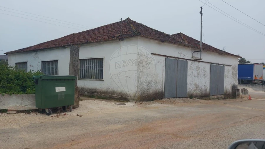 Armazém para Venda em Benedita