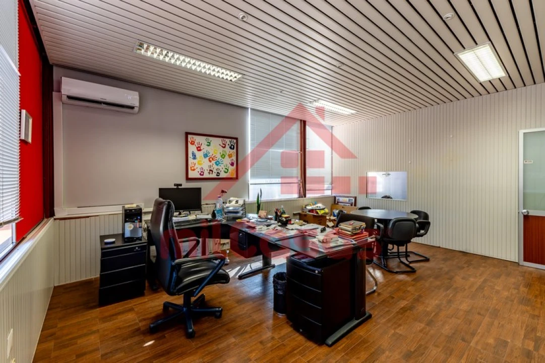 Escritório para Arrendamento em Santa Maria, São Pedro e Matacães Foto 10