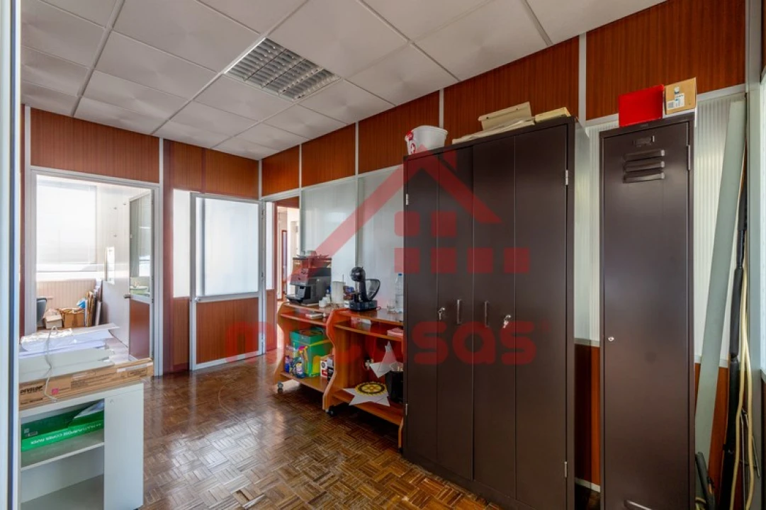 Escritório para Arrendamento em Santa Maria, São Pedro e Matacães Foto 15