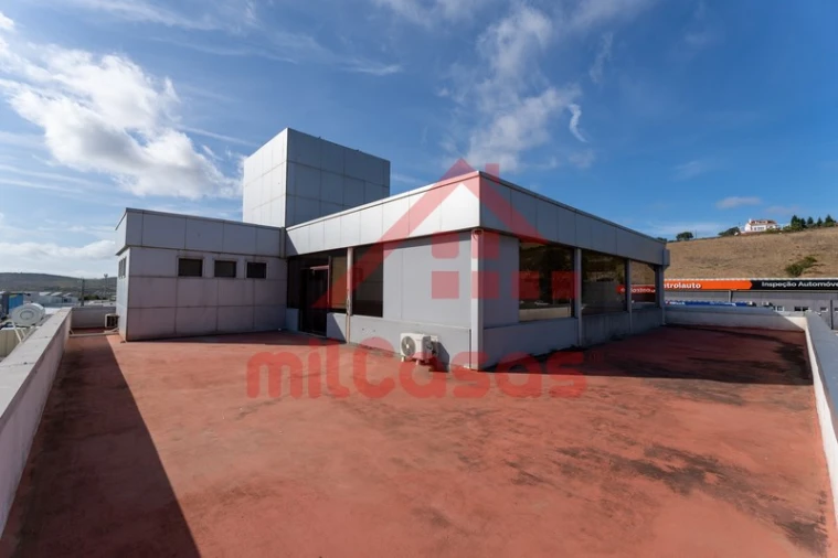 Escritório para Arrendamento em Santa Maria, São Pedro e Matacães Foto 16