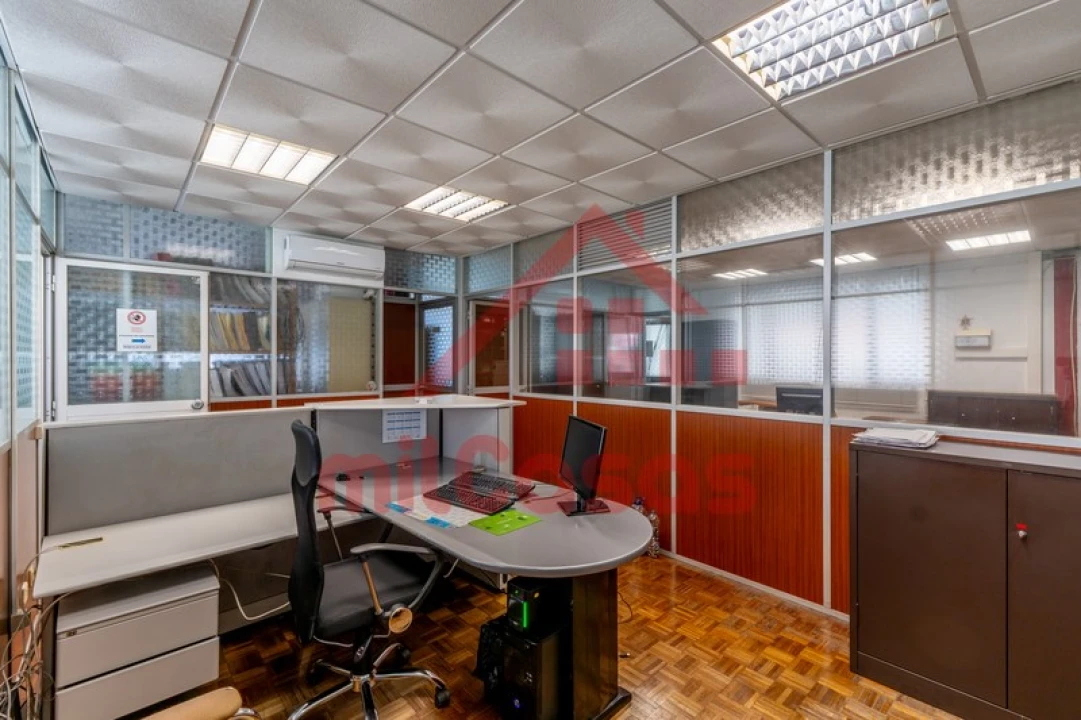 Escritório para Arrendamento em Santa Maria, São Pedro e Matacães Foto 6