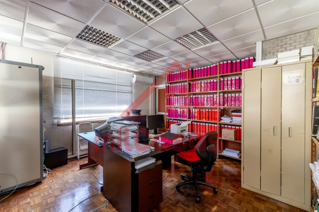 Escritório para Arrendamento em Santa Maria, São Pedro e Matacães Foto 15