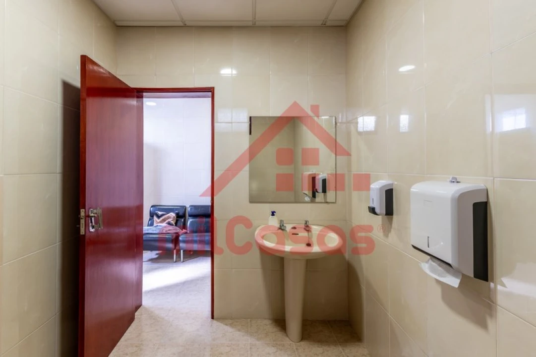 Escritório para Arrendamento em Santa Maria, São Pedro e Matacães Foto 20