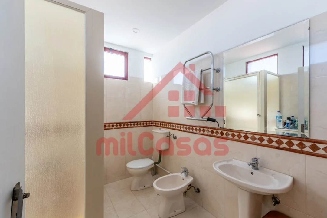 Escritório para Arrendamento em Santa Maria, São Pedro e Matacães Foto 21