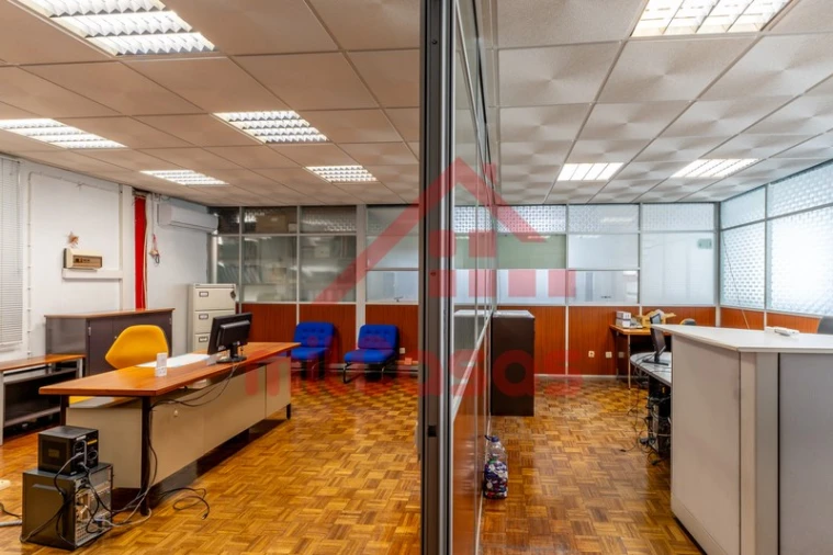 Escritório para Arrendamento em Santa Maria, São Pedro e Matacães Foto 7