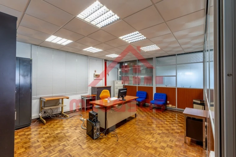 Escritório para Arrendamento em Santa Maria, São Pedro e Matacães Foto 11