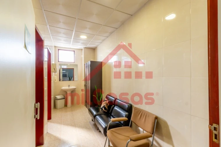 Escritório para Arrendamento em Santa Maria, São Pedro e Matacães Foto 16