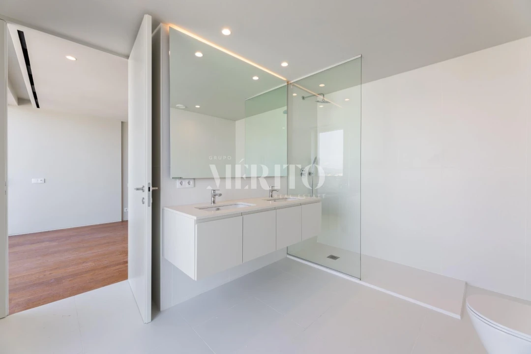 Apartamento T4 para Venda em Barcelinhos Foto 32