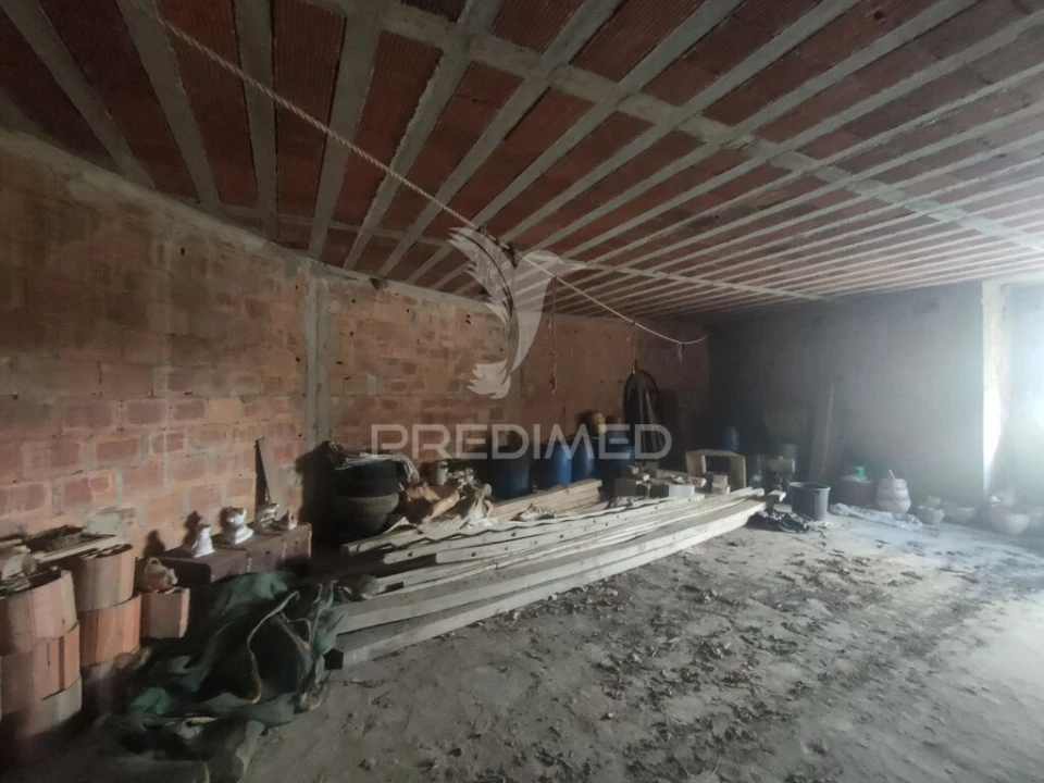 Prédio para Venda em Amiais de Baixo Foto 9