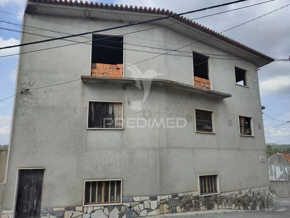 Prédio para Venda em Amiais de Baixo Foto 2