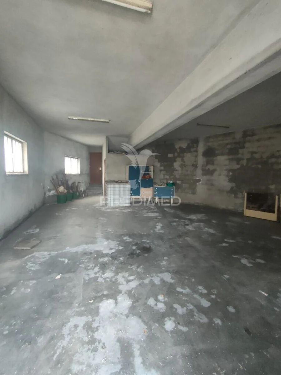 Prédio para Venda em Amiais de Baixo Foto 5