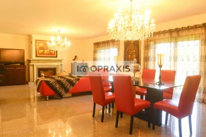Moradia T5 para Venda em Batalha