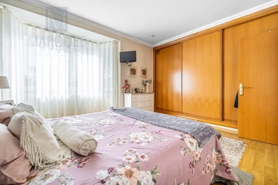 Moradia T4 para Venda em Charneca de Caparica e Sobreda