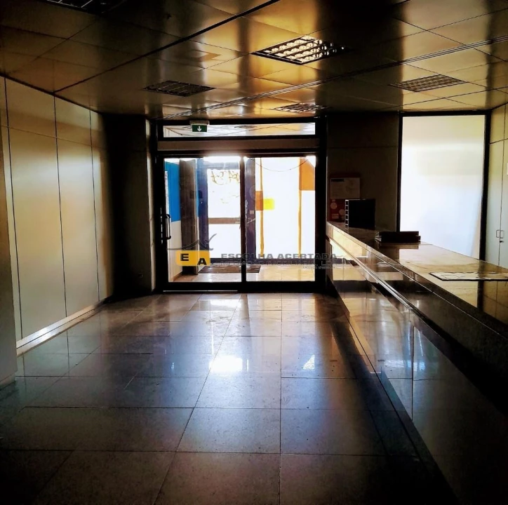 Armazém para Venda em Rio Tinto Foto 23