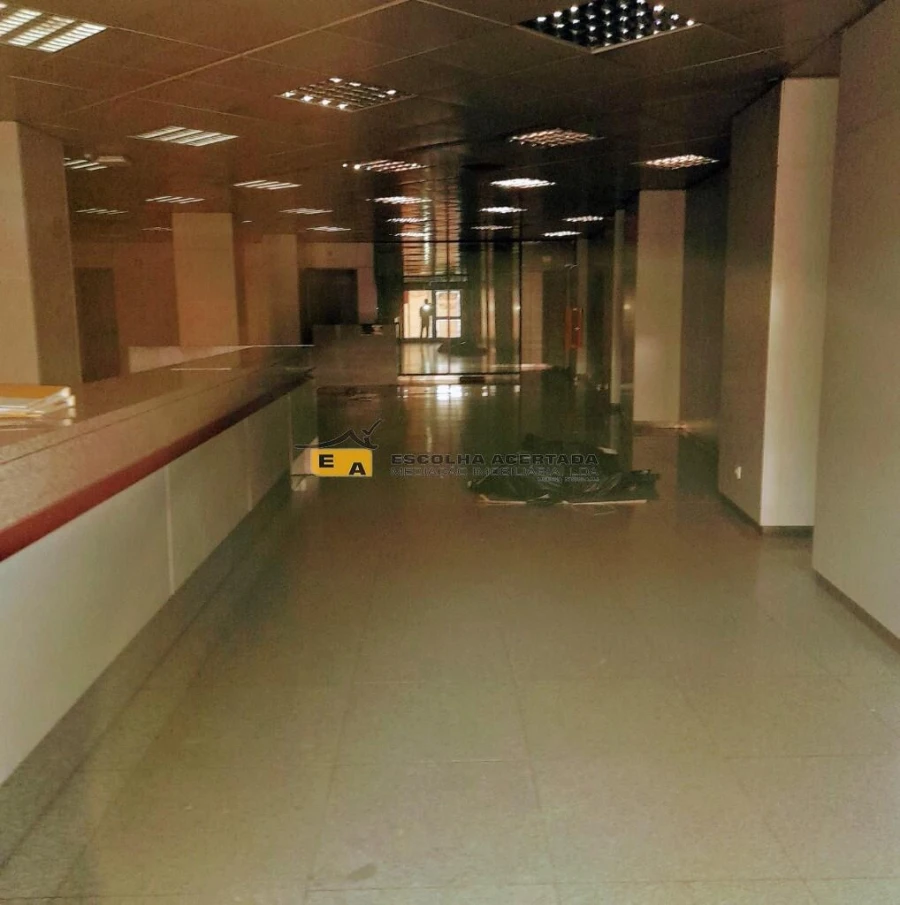 Armazém para Venda em Rio Tinto Foto 2