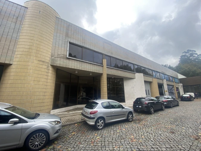 Armazém para Arrendamento em Urgezes Foto 3