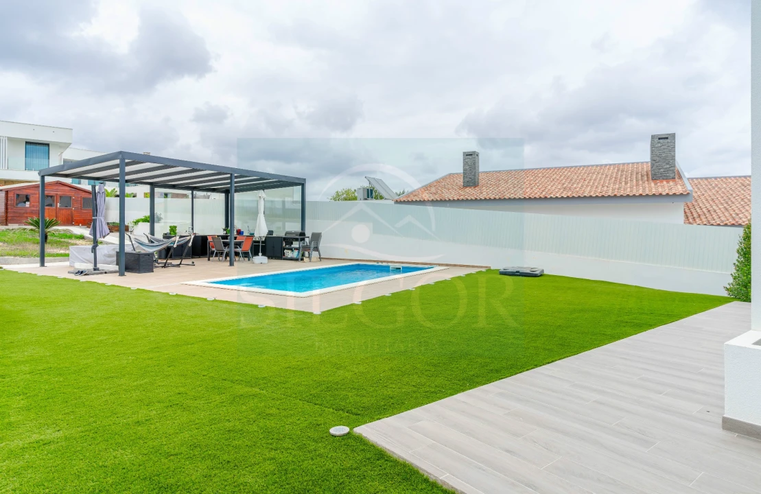 Moradia T5 para Venda em Fernao Ferro Foto 4