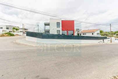 Moradia T5 para Venda em Fernao Ferro