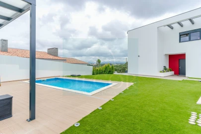 Moradia T5 para Venda em Fernao Ferro