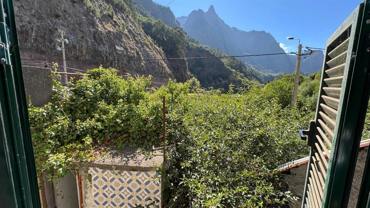 Moradia T0 para Venda em Curral das Freiras Foto 2