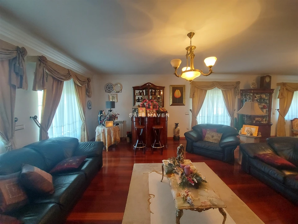 Moradia T4 para Venda em Fornos de Maceira Dão Foto 9