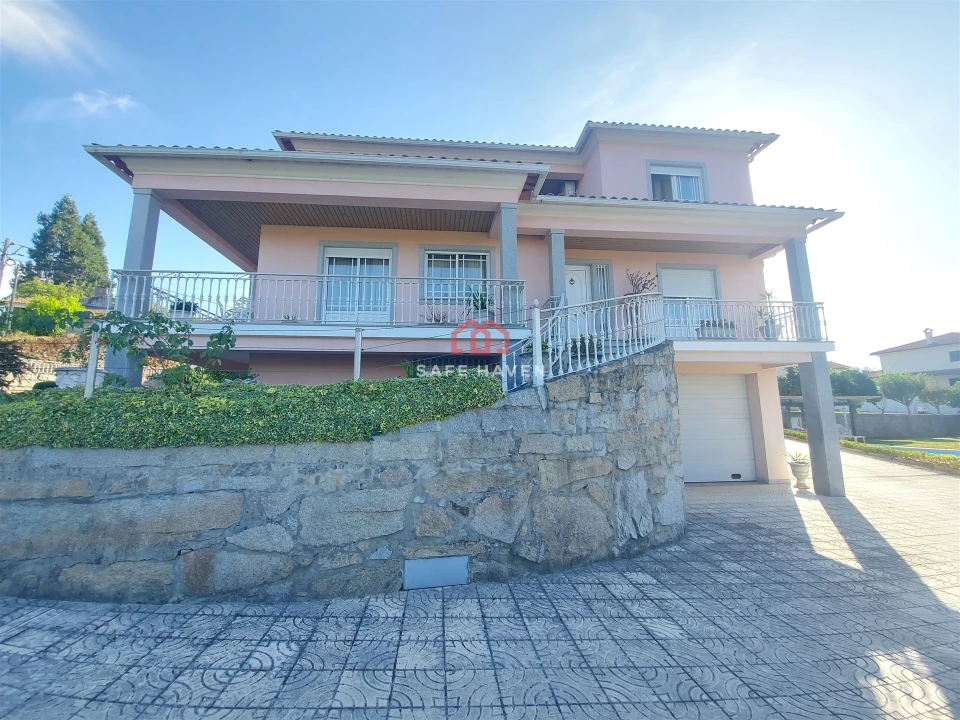 Moradia T4 para Venda em Fornos de Maceira Dão Foto 1