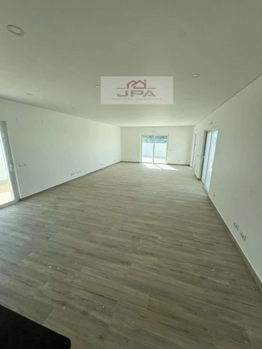 Moradia T4 para Venda em Altura Foto 3