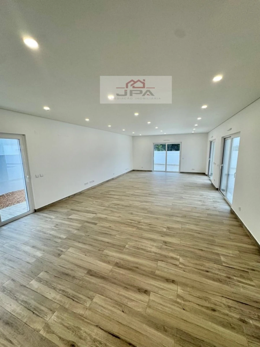 Moradia T4 para Venda em Altura Foto 19