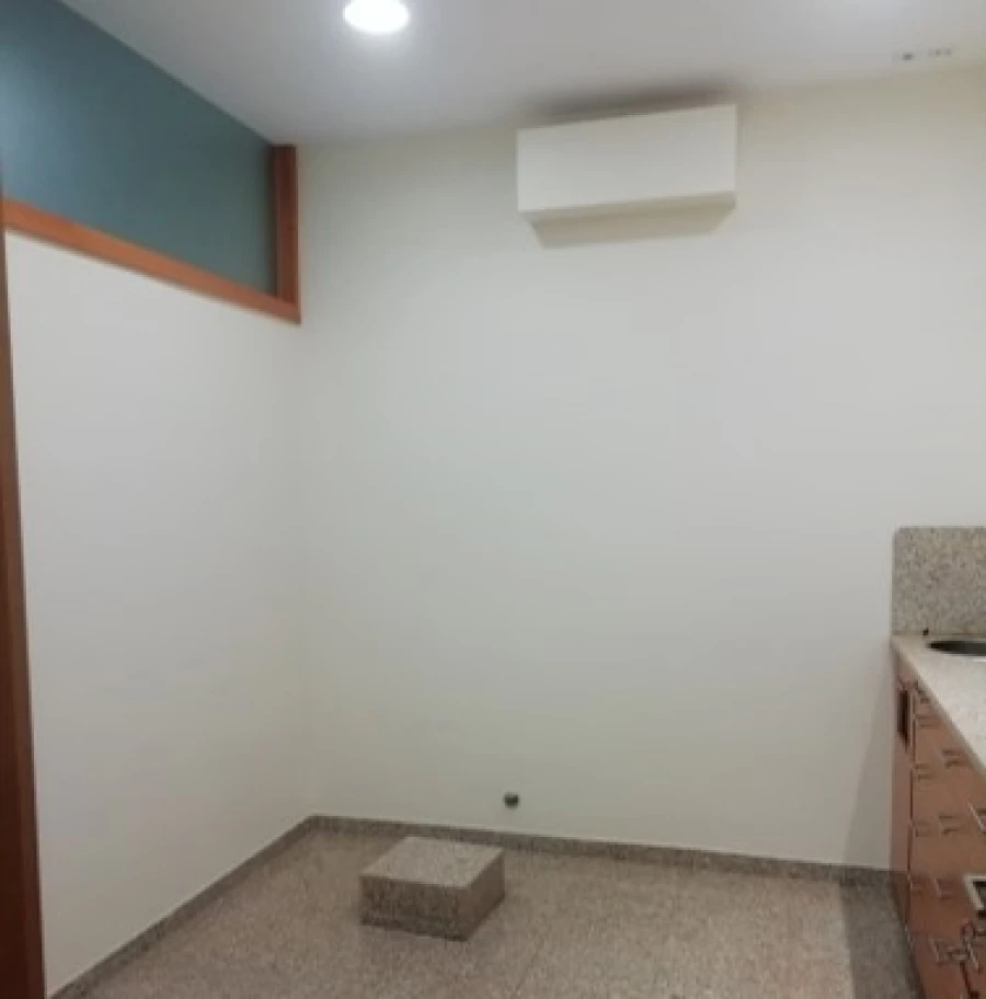 Loja para Arrendamento em Lordelo do Ouro e Massarelos Foto 3