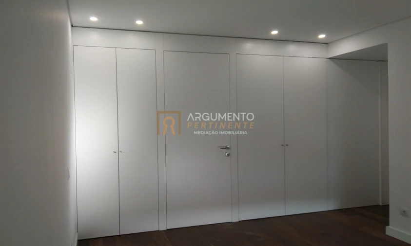 Apartamento T4 para Venda em Cedofeita, Santo Ildefonso, Sé, Miragaia, São Nicolau e Vitória Foto 32