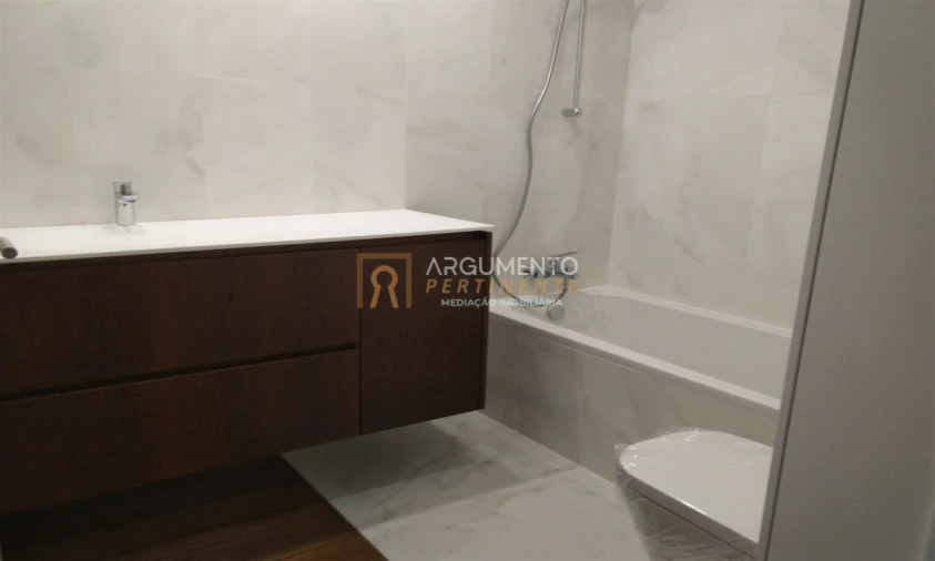 Apartamento T4 para Venda em Cedofeita, Santo Ildefonso, Sé, Miragaia, São Nicolau e Vitória Foto 8