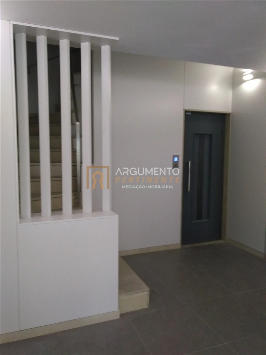 Apartamento T4 para Venda em Cedofeita, Santo Ildefonso, Sé, Miragaia, São Nicolau e Vitória Foto 2