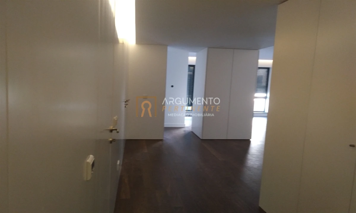 Apartamento T4 para Venda em Cedofeita, Santo Ildefonso, Sé, Miragaia, São Nicolau e Vitória Foto 4