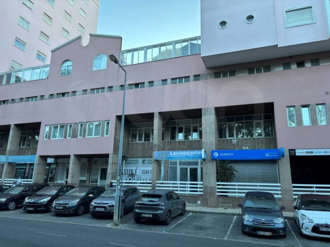 Loja para Venda em Queluz e Belas