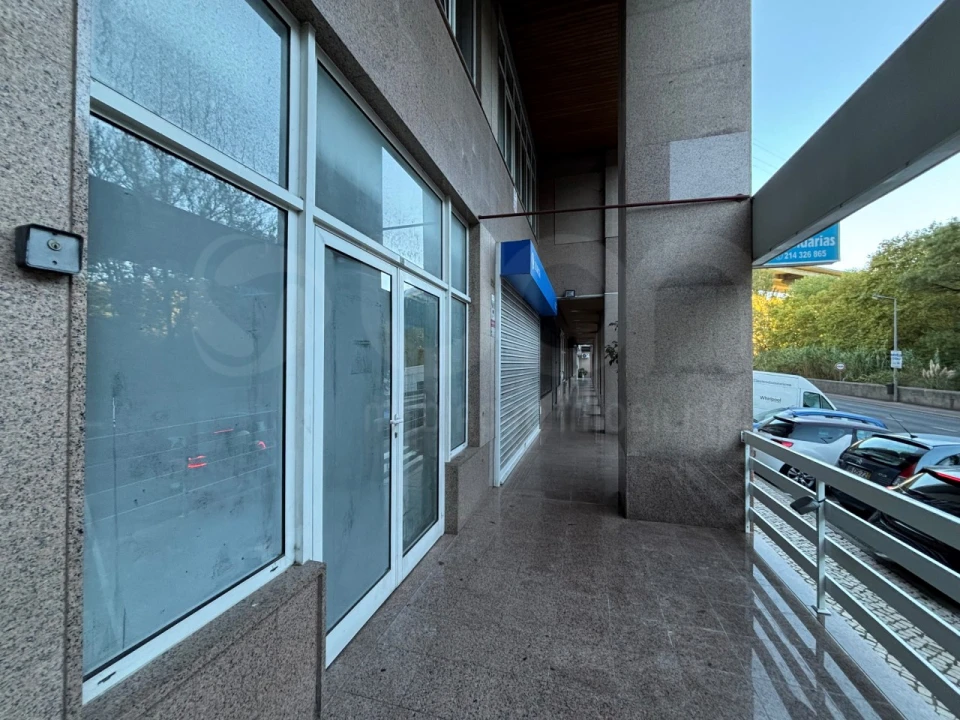 Loja para Arrendamento em Queluz e Belas Foto 4