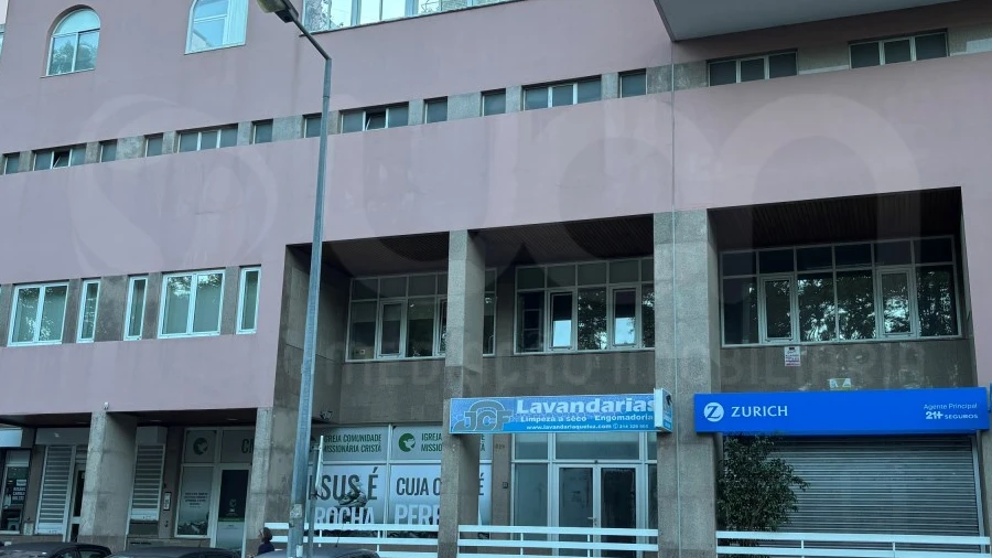 Loja para Arrendamento em Queluz e Belas