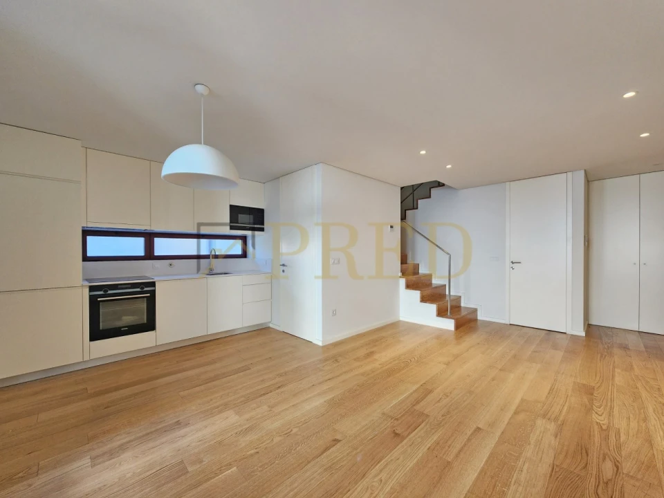 Apartamento T2 para Venda em Aldoar, Foz do Douro e Nevogilde Foto 1