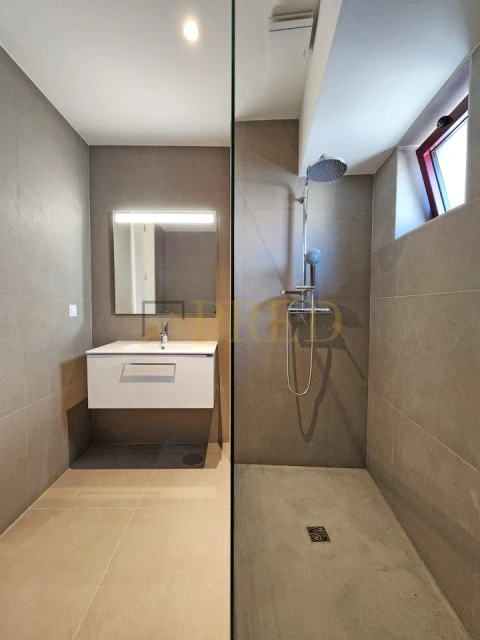 Apartamento T2 para Venda em Aldoar, Foz do Douro e Nevogilde