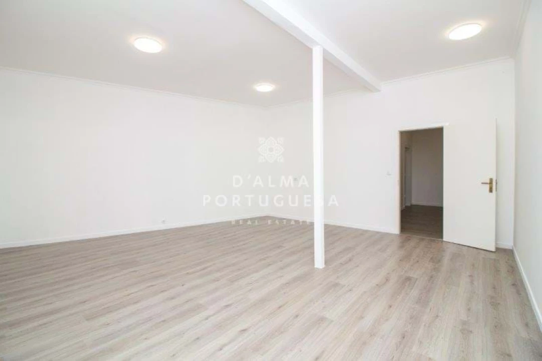 Armazém para Venda em São Bartolomeu de Messines Foto 33