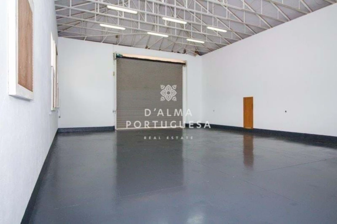 Armazém para Venda em São Bartolomeu de Messines Foto 11