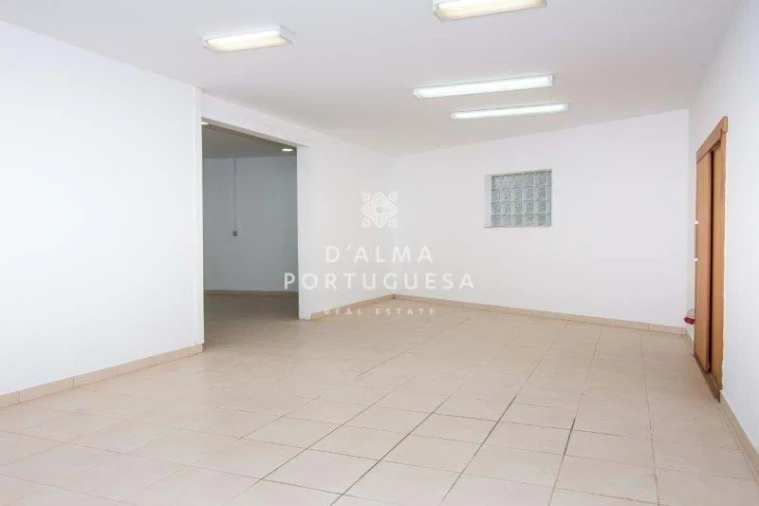 Armazém para Venda em São Bartolomeu de Messines Foto 16