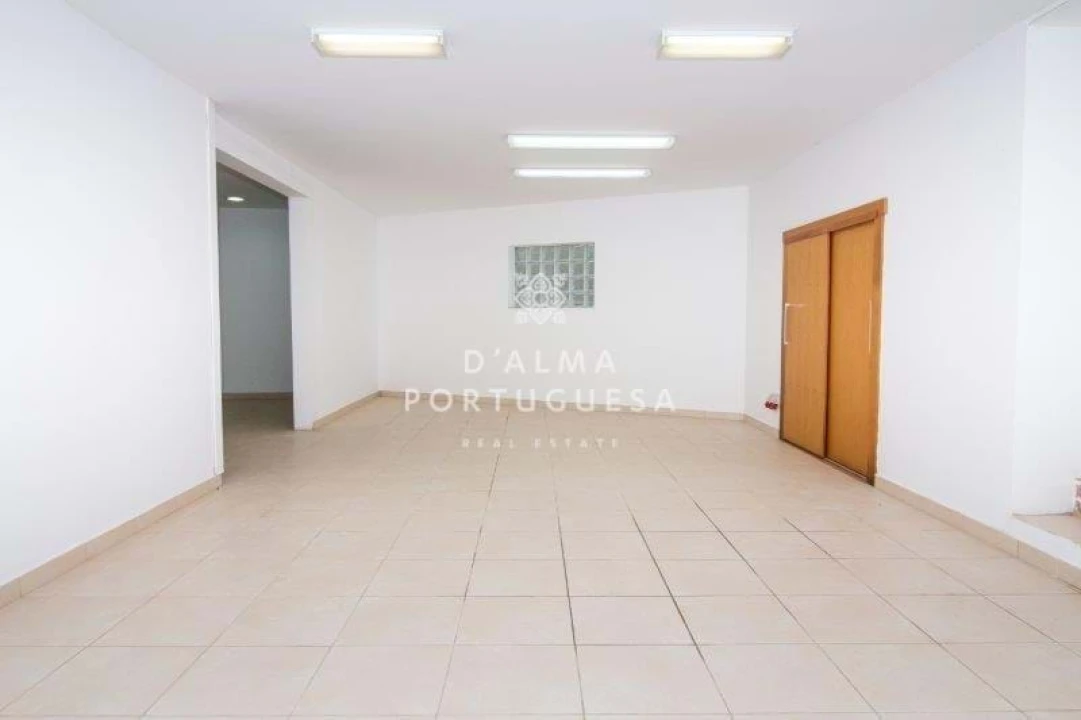 Armazém para Venda em São Bartolomeu de Messines Foto 1