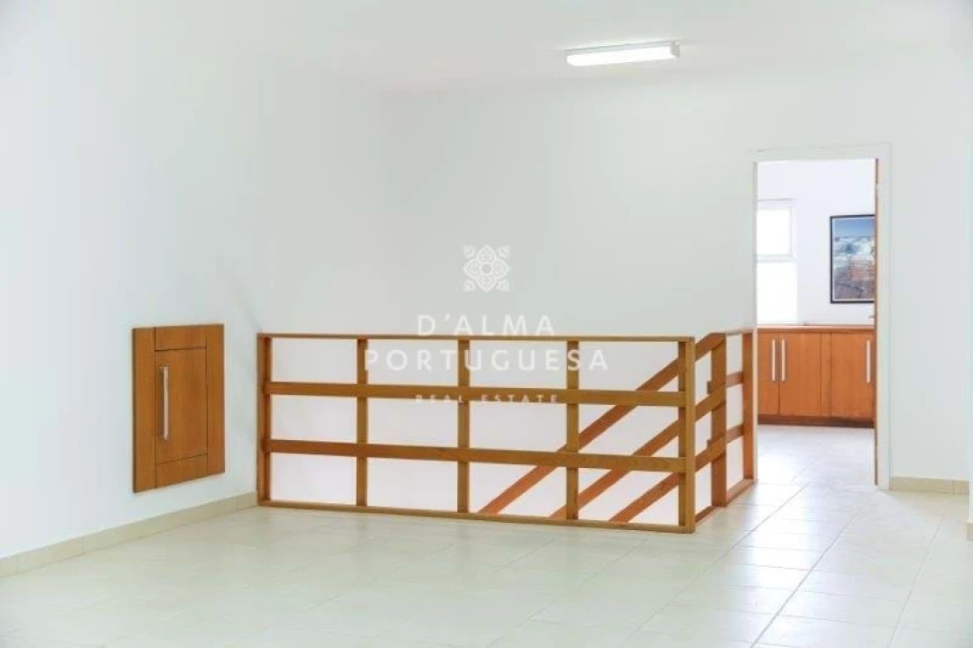 Armazém para Venda em São Bartolomeu de Messines Foto 73