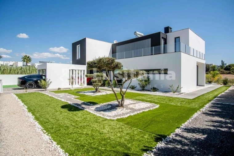 Moradia T4 para Arrendamento em Quarteira Foto 1